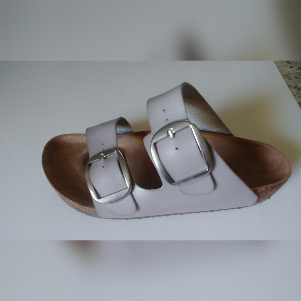 Double-Buckle Slide Sandals in Dove Gray. Size 8 - Picture 5 of 10
